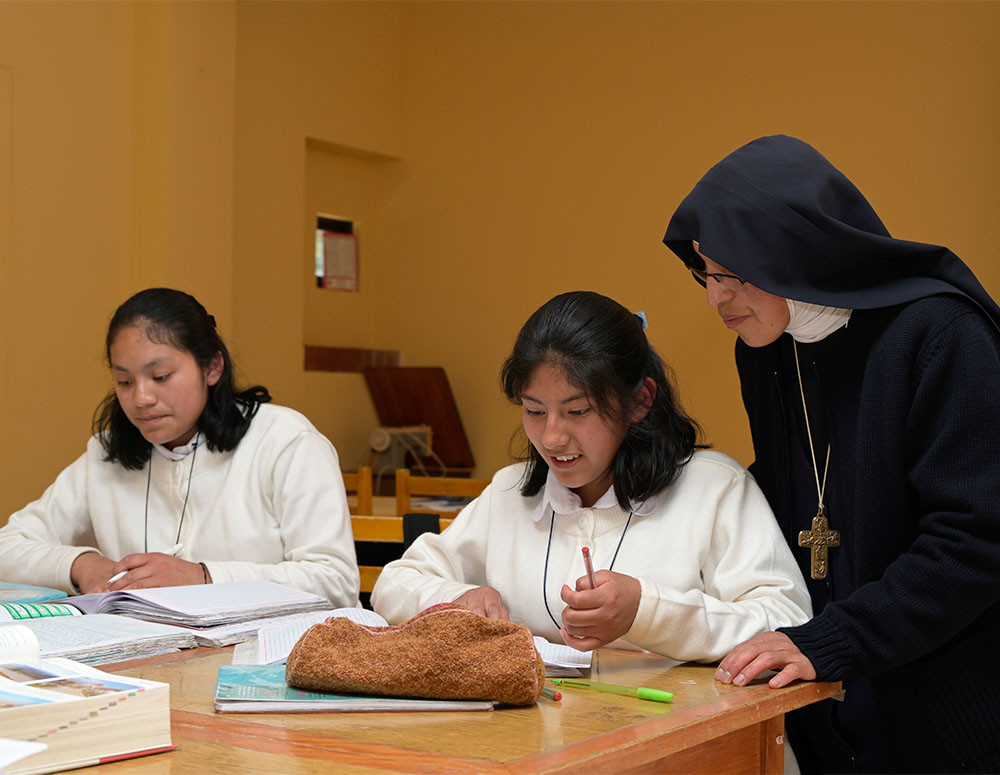 Misioneros Siervos De Los Pobres Al Servicio De Dios